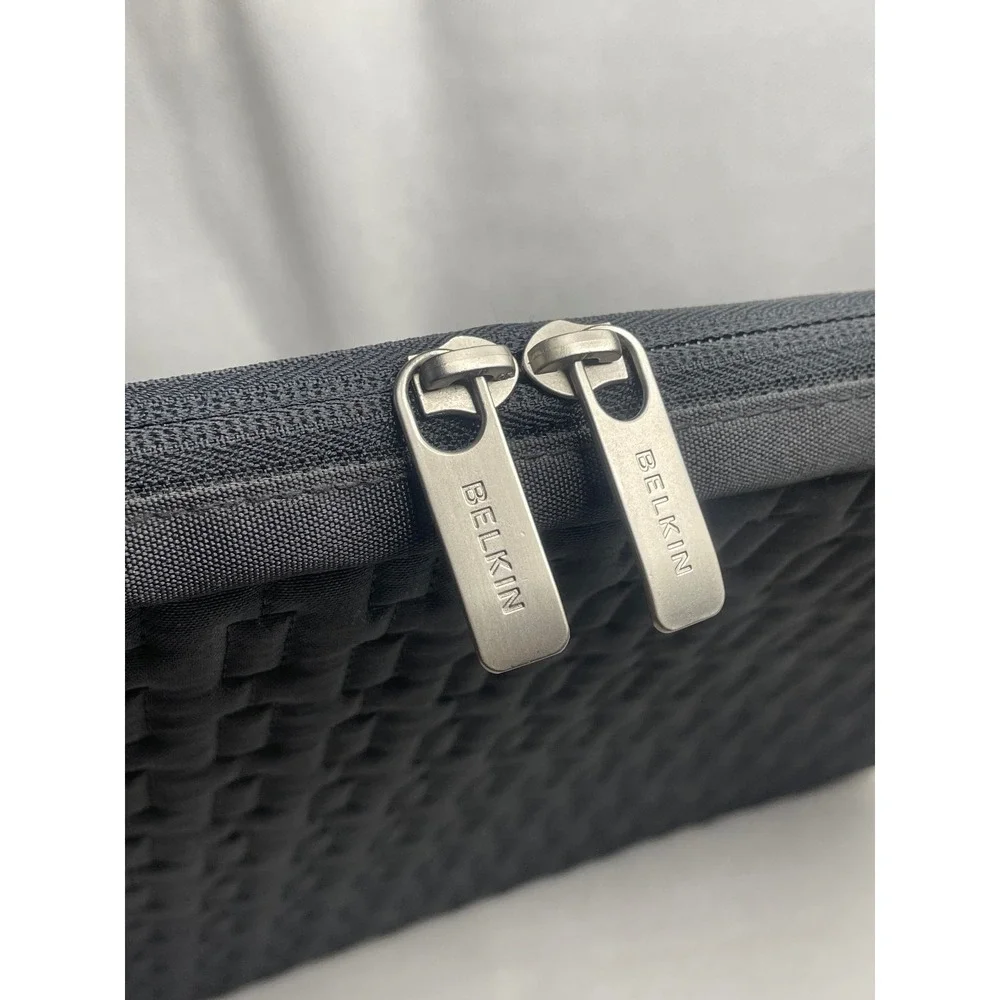 Belkin Soft Laptop Case 16